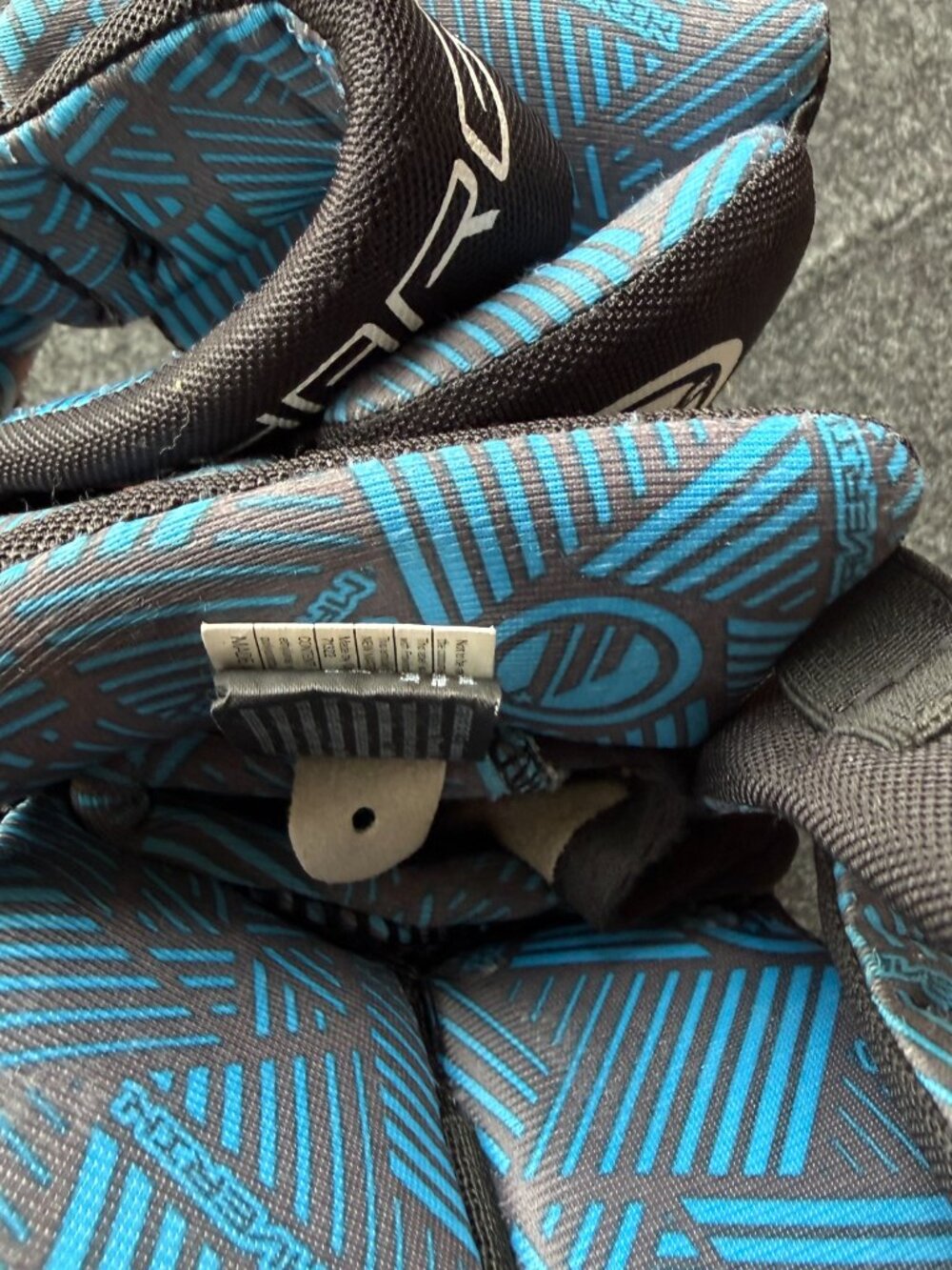 Maverik Charger Youth Lacrosse Gloves Medium 12" - Picture 8 of 10